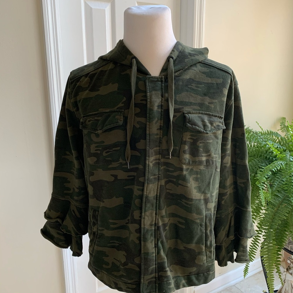 Sanctuary Camouflage Hoodie. Sz L